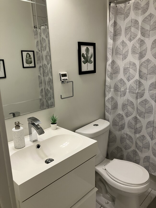 Photo - 271 Glebemount Av
