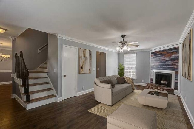 Photo - 200 Retreat Ct W