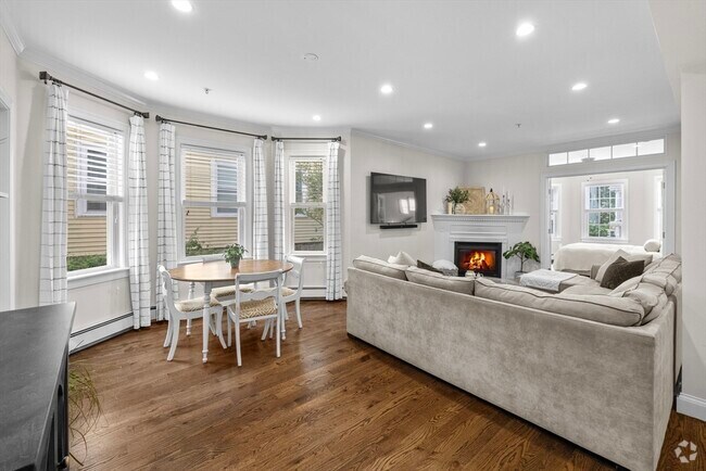 Building Photo - 465 Ashmont St Unit 1 Rental