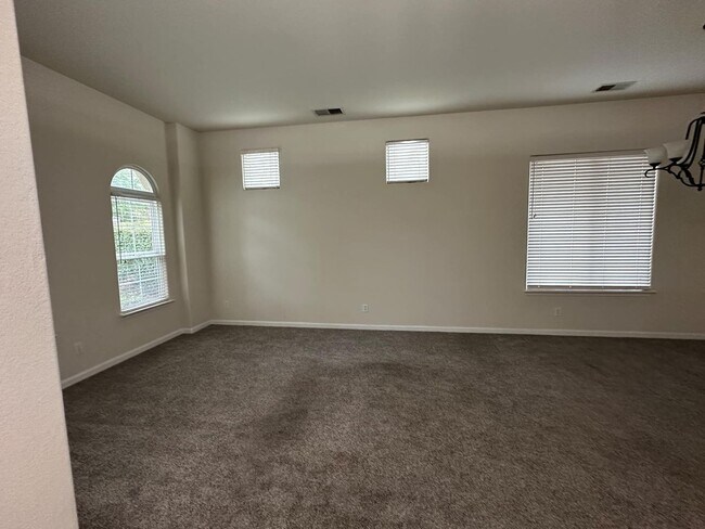 Photo - Charming 4 bedroom, 2 bathroom single fami...