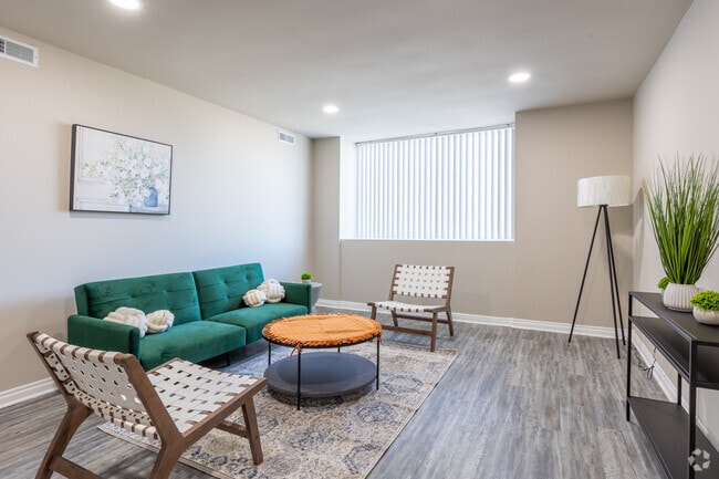 Model - 1BR, 1BA - 783SF - Living Room