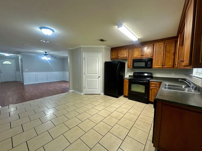 Photo - 10 W Howell Dr