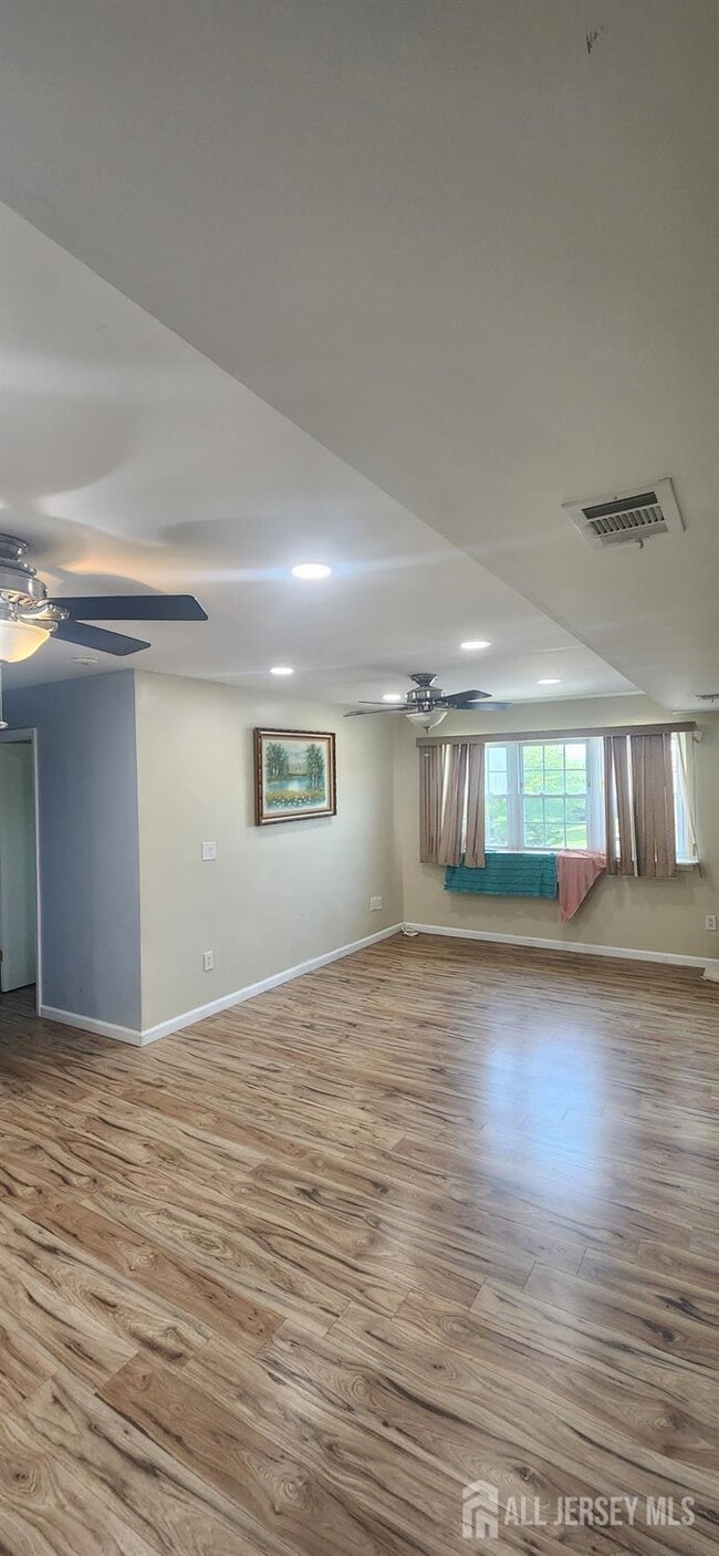 Photo - 420 College Dr