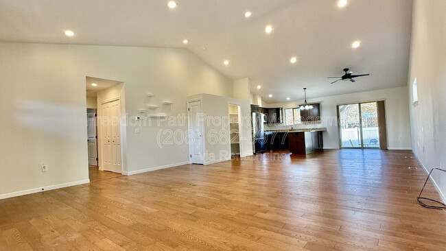 Photo - 1516 River Rock Rd