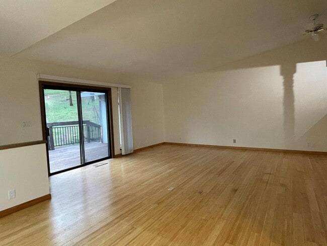 Photo - 3 bedroom 3 bath plus a large room downstairs in Lake Wildwood, Penn Valley, CA