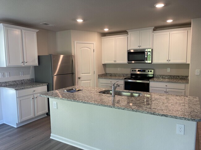 Photo - 529 Hawley St
