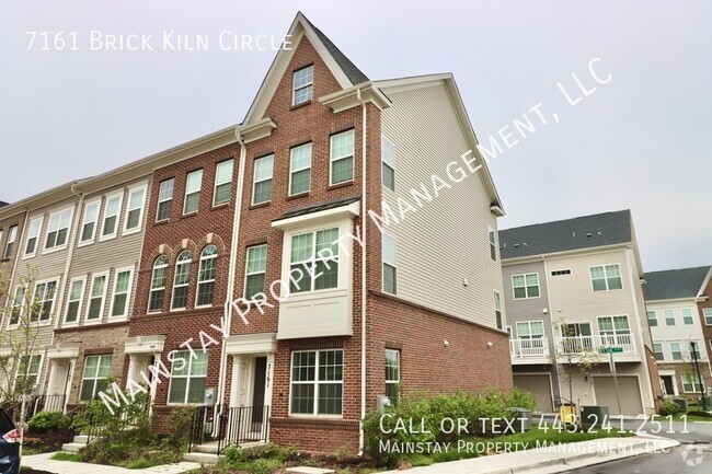 Building Photo - Rarely Available End Unit Townhome With Ga...