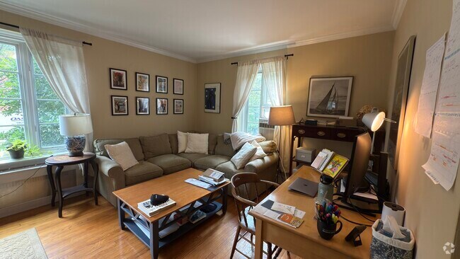 Building Photo - 17 Monmouth Ct Unit #1 Rental
