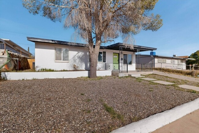 Building Photo - Charming 3 bedroom, 1 bath home in Central East El Paso!