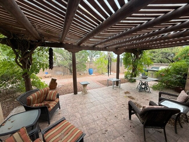 Photo - 6105 Carousal Ave NW
