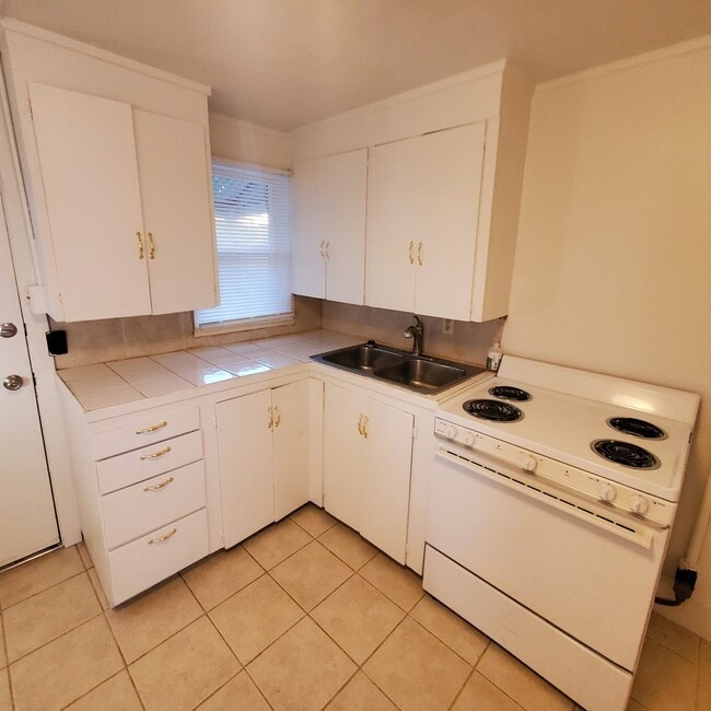 114 24th St Unit C
