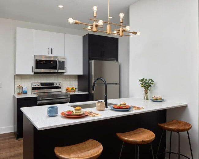 Building Photo - The Weaver