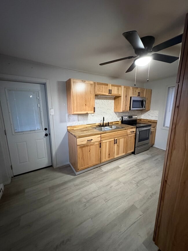 Building Photo - 637 Prangley Ave