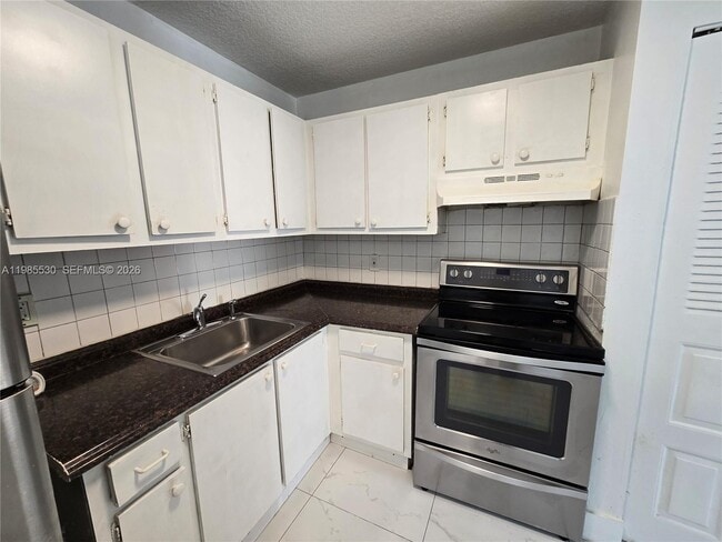 Building Photo - 5307 NW 23rd St Unit 176