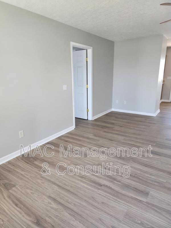 Photo - 143 W Gate Dr