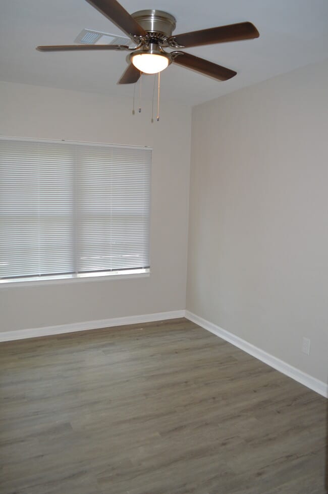 Photo - 1235 E 55th St