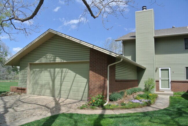 Building Photo - Boulder Townhome 3 bed, 2.5 bath