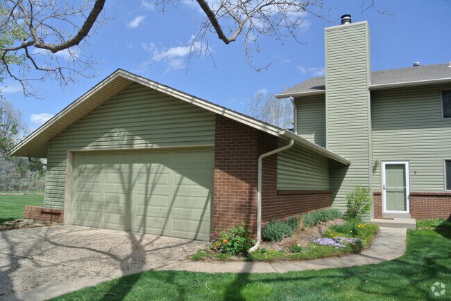 Building Photo - Boulder Townhome 3 bed, 2.5 bath