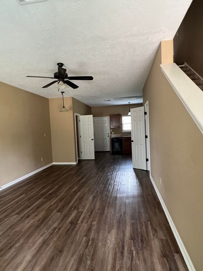 Photo - 935 Tallow Rd