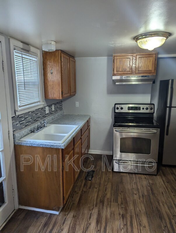 Photo - 724 S Grand Ave