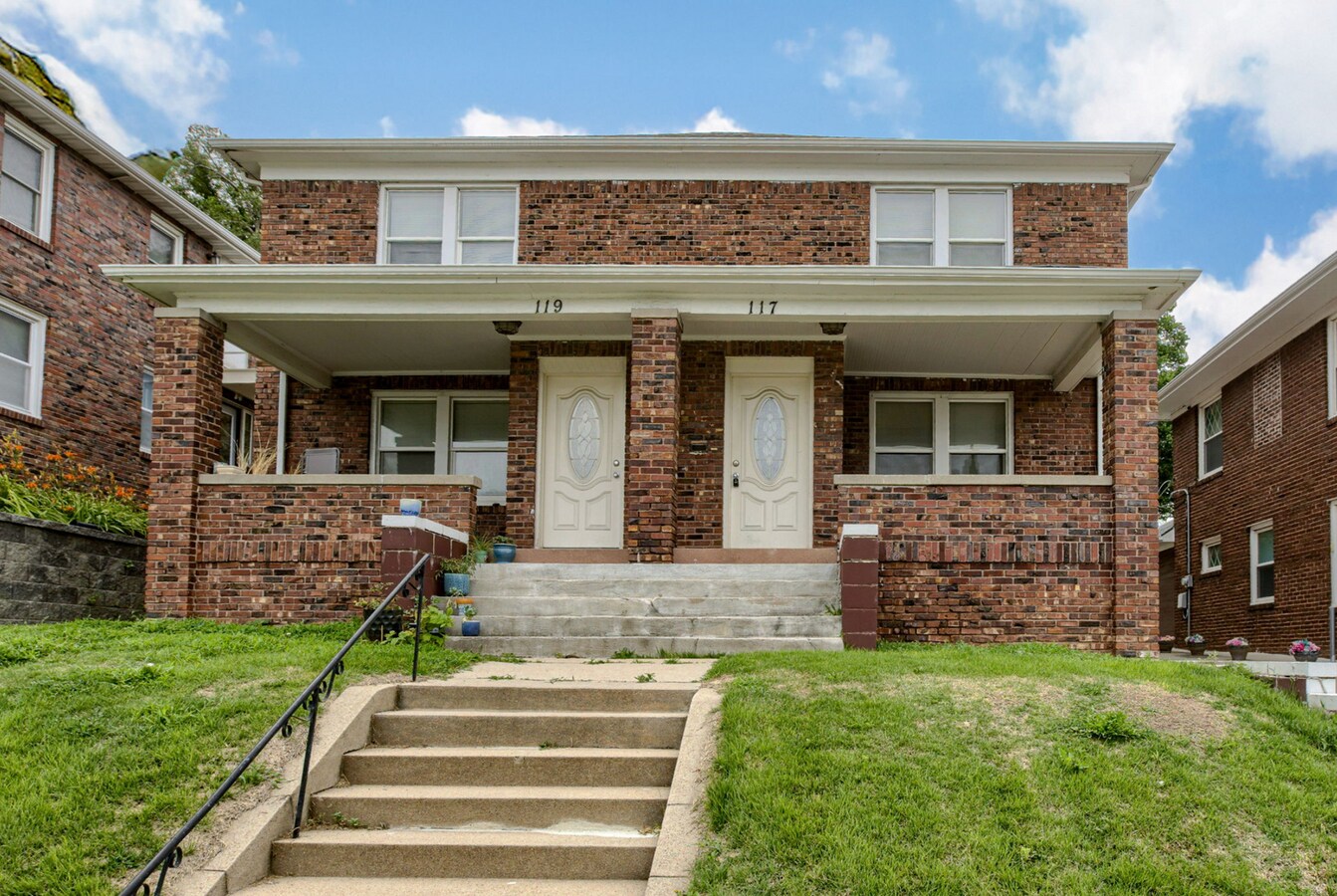 Spacious 3 Bedroom Duplex in the Heart of ... - Spacious 3 Bedroom Duplex in the Heart of ... House