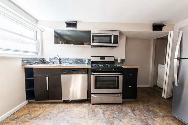 Photo - AVAILABLE JUNE 2026 - 3 Bedroom Home in Prime MT. WASHINGTON Location!