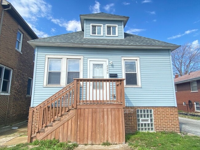 Photo - 4 Bedroom Home In Whiting, IN