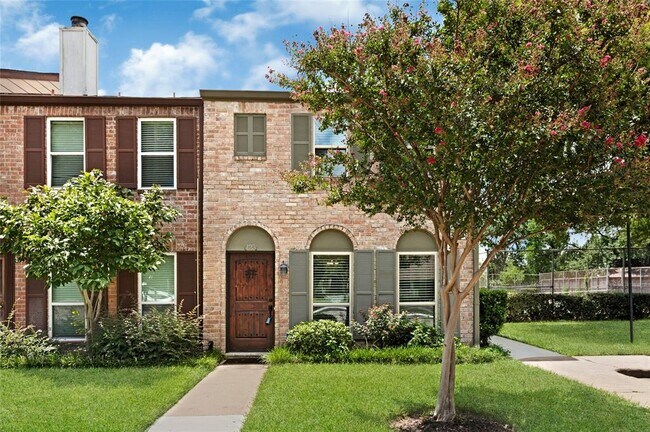 Building Photo - 5801 Lumberdale Rd Unit 125 Rental