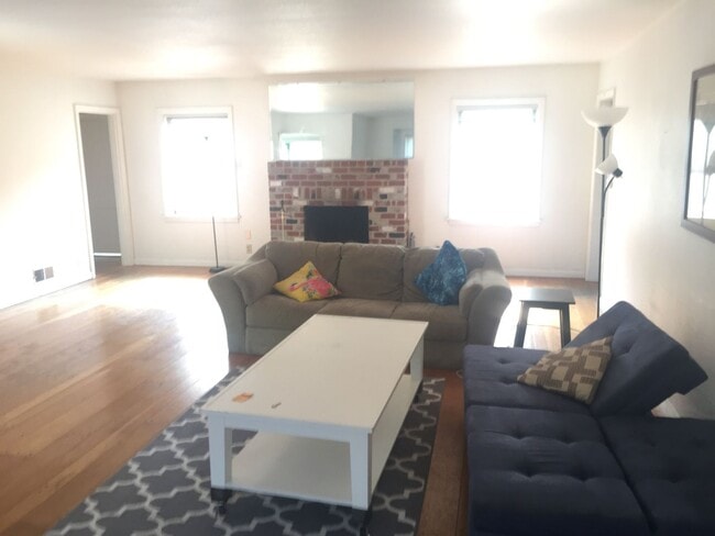 Photo - Lewis & Clark Law School International Students ONLY Unidad Room 2