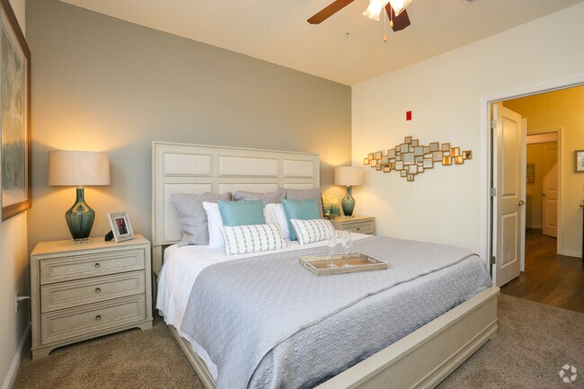 The Oaks at Southlake Commons