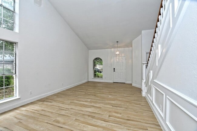 Photo - 17607 Klamath Falls Dr