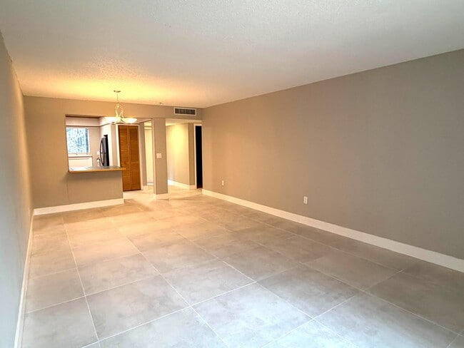 Photo - 701 SW 75th St