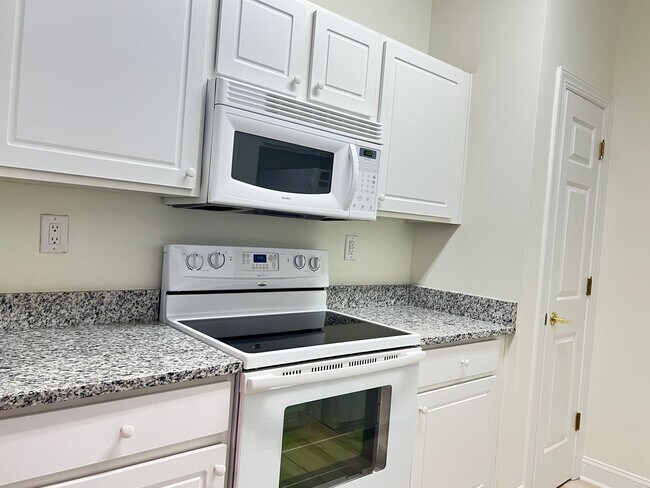 Photo - Available Now! 3 Bedroom, 2 Bath Windsor G...