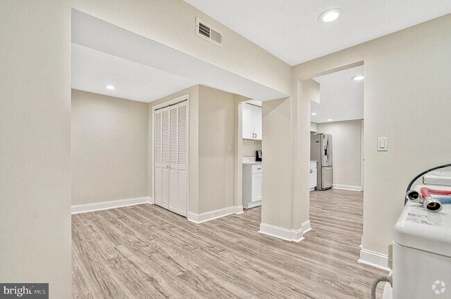 Building Photo - 201 Douglas St NE Unit 201 Douglas St NE Rental