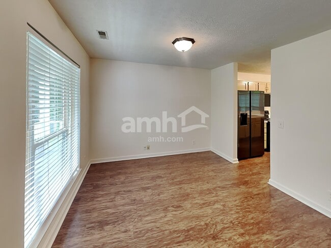 Photo - 300 Ella St