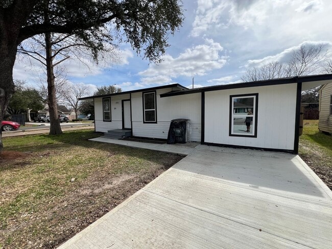 Photo - BEAUTIFUL HOME IN HOUSTON. MOVE IN READY!.