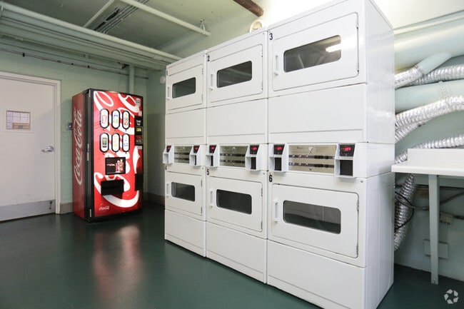 Laundry Room - 850 Argyle Place