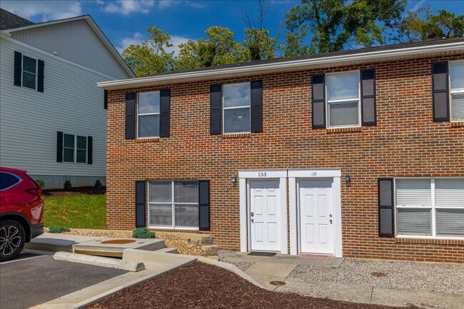 Building Photo - 133 Clover Valley Cir