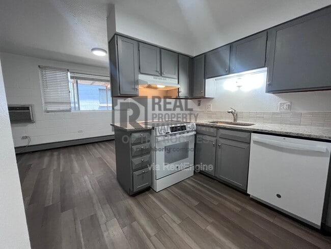 Building Photo - 713 N Garfield Ave Unit C2