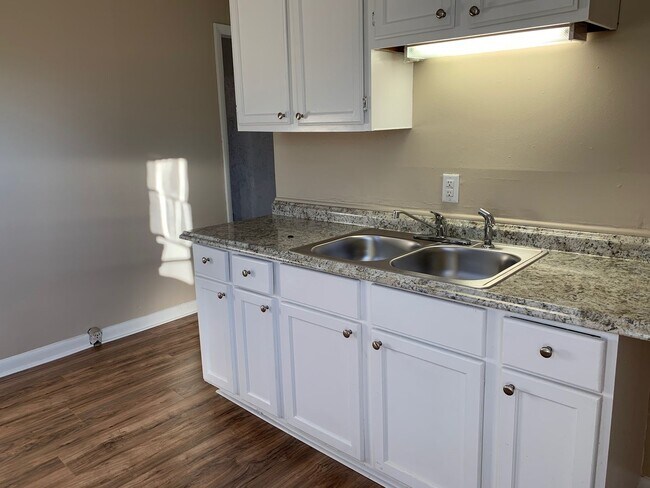 Photo - Cozy 2 bedroom, 1 bath with large yard