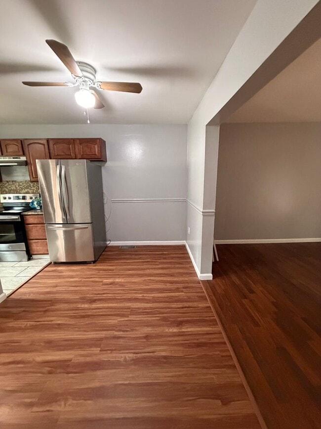 Photo - SEQUOIA TOWNHOUSE FOR RENT
