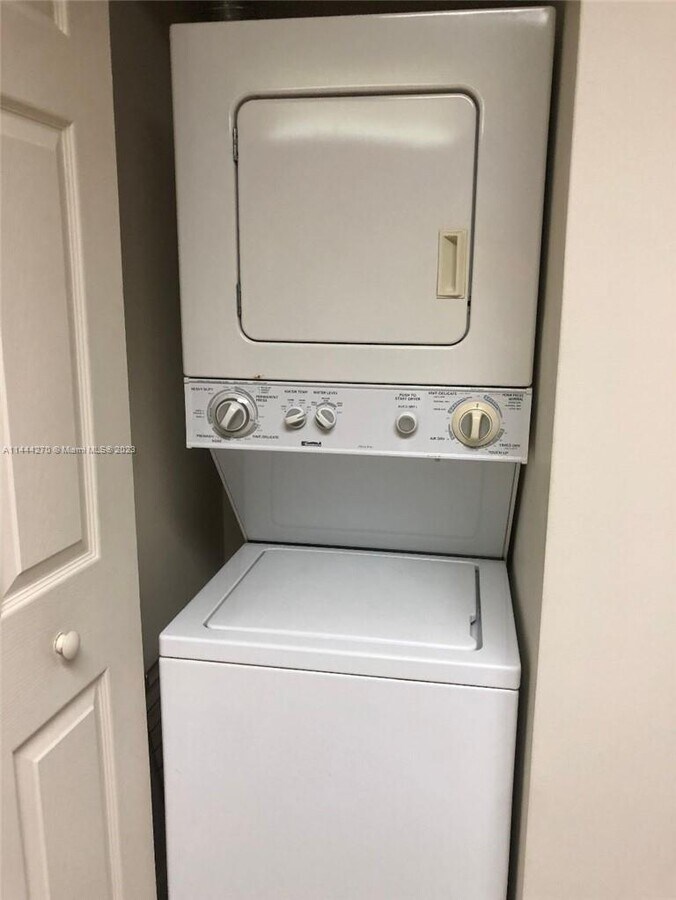 Photo - 5490 W 21st Ct Unidad 3