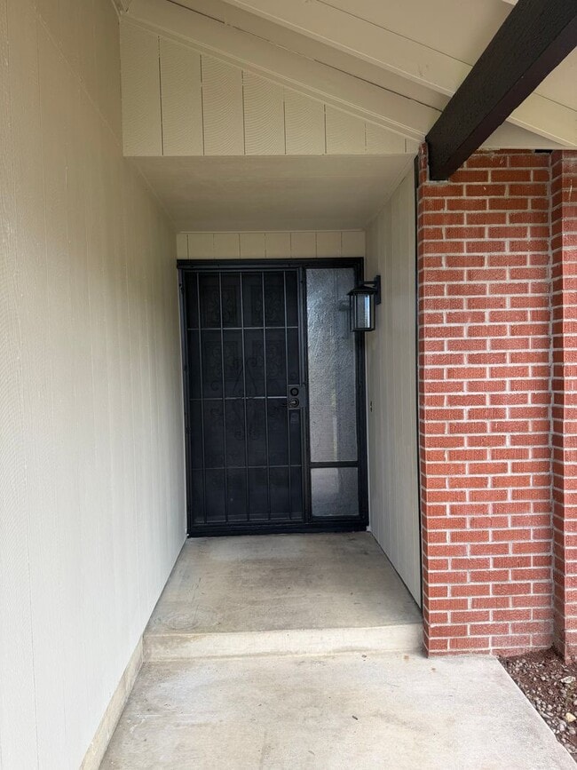 Photo - Beautifully updated 3 bedroom, 2 bath house in Eugene!