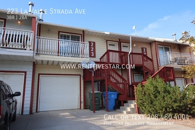 Beautiful Townhome With Primary Bedroom, E... - Beautiful Townhome With Primary Bedroom, E...