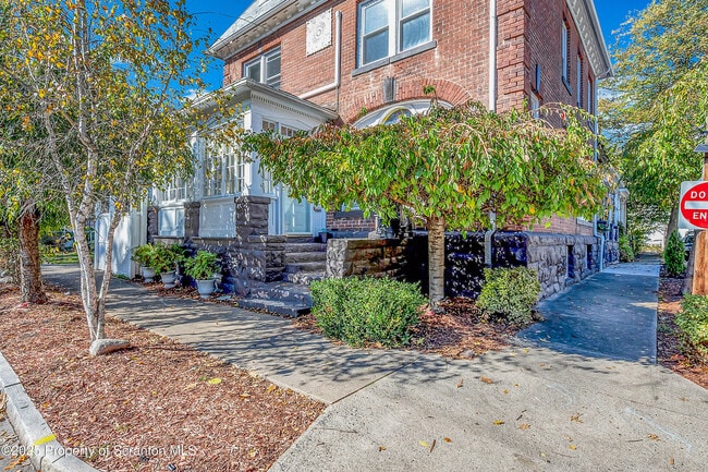 Photo - 533 S Franklin St