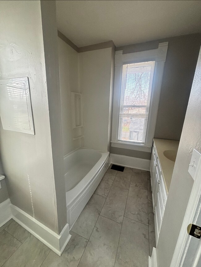 Photo - 2004 Latham St