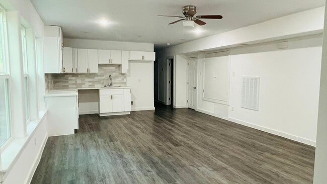 Photo - ? Stunning 3-Bed Luxury Home with Garage &...