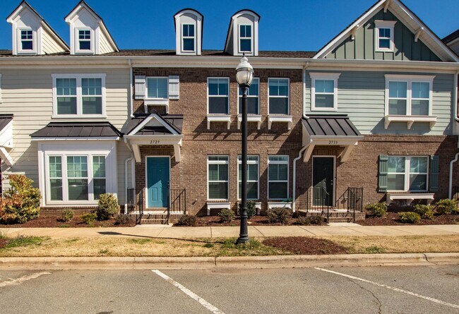 Building Photo - 3 Bedroom Townhome Bonterra Village AVAILA...