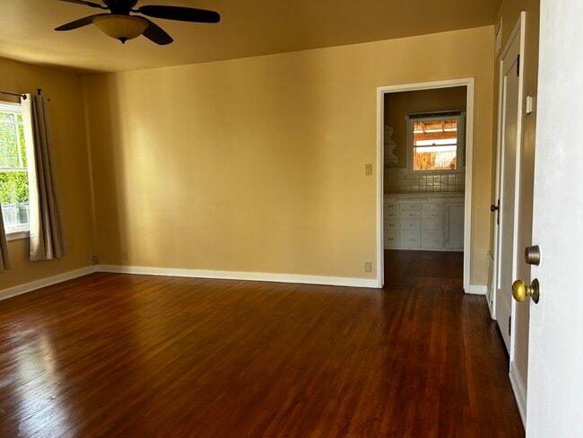 Building Photo - 545 S Calle Santa Rosa