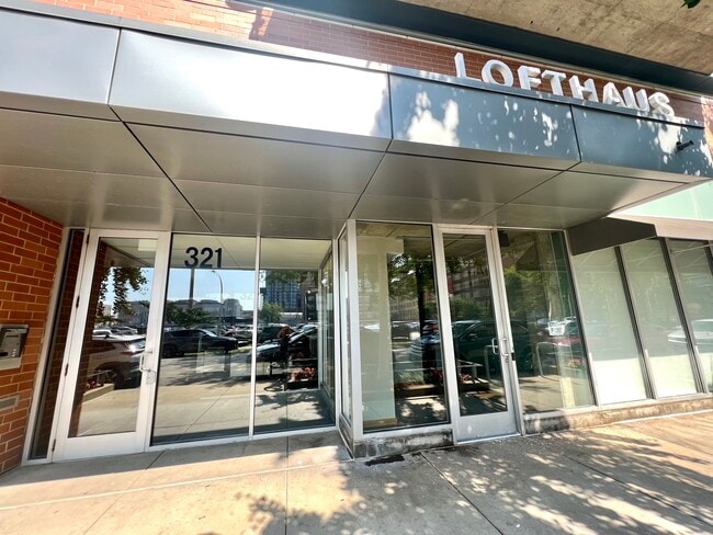 Building Photo - 321 S Sangamon St Unit 509